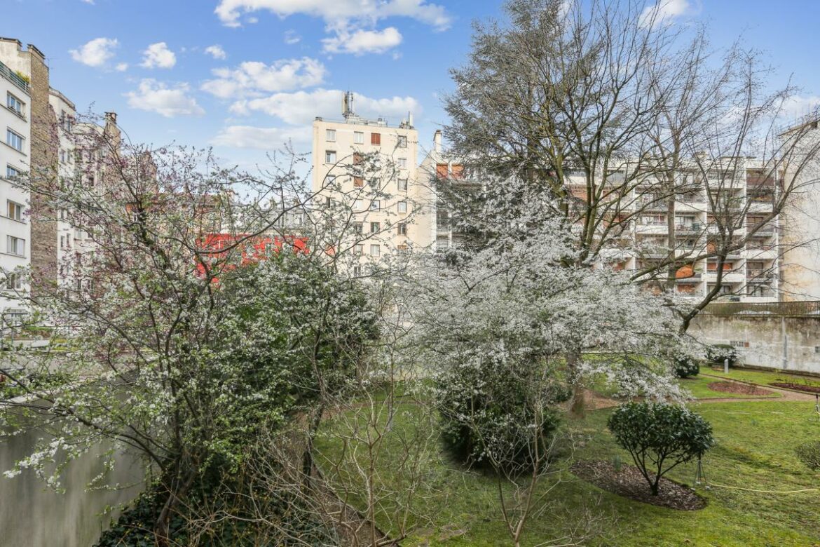 Appartement à rénover sur jardins de 51m²