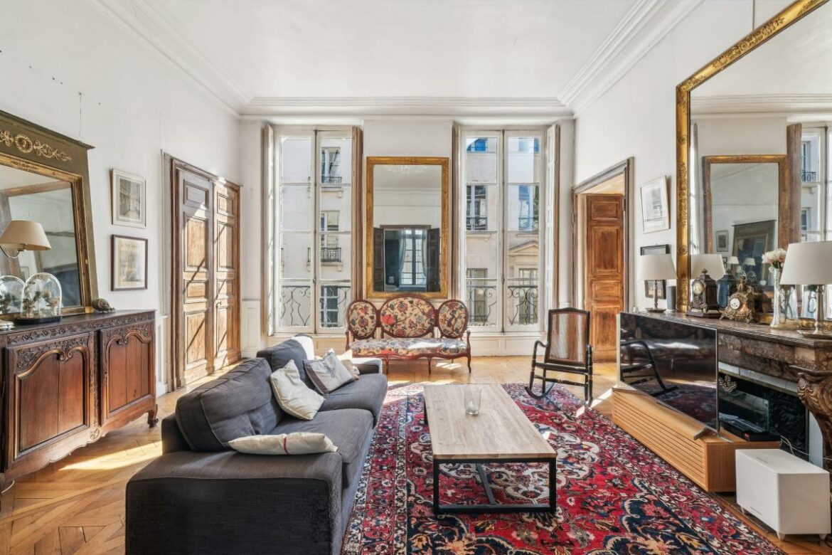 Rue de Condé - Appartement traversant aux volumes d'exception