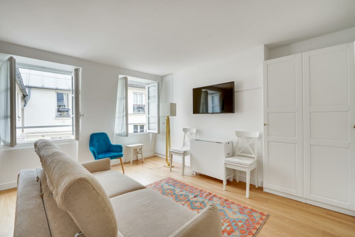 Studio lumineux au calme absolu en dernier étage