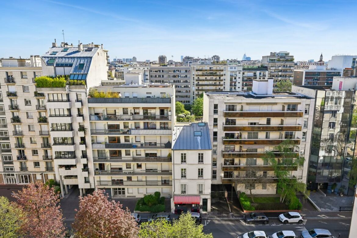 Boulogne Billancourt - Appartement traversant au dernier étage