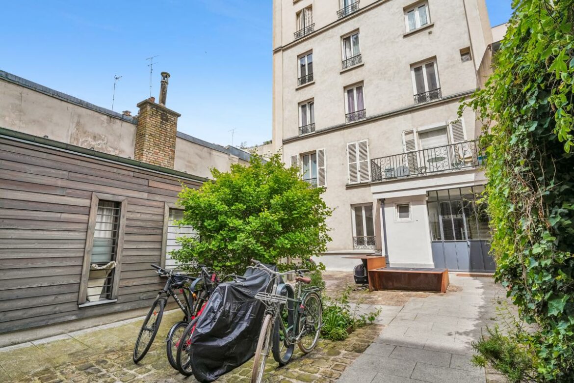 Studio au calme sur cour arborée